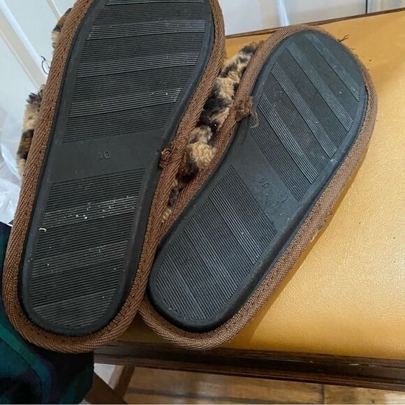 Steve Madden Faux Fur Leopard Criss Cross Slipper Slides - Picture 6 of 7